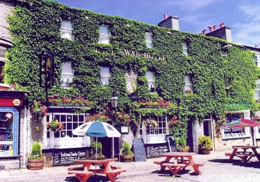Wentworth - B12 - The Black Swan Hotel Leyburn Yorkshire - 250piece (Wooden)