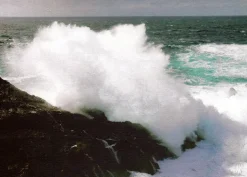 Wentworth - B8 - Wave off Lewis Western Isles Scotland - 500piece (Wooden)